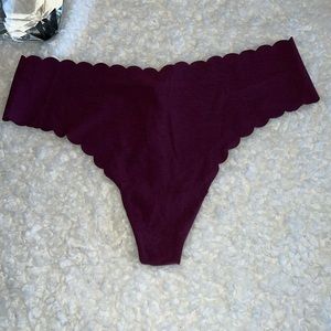 Victoria’s Secret Thong / String cute scalloped edges Medium